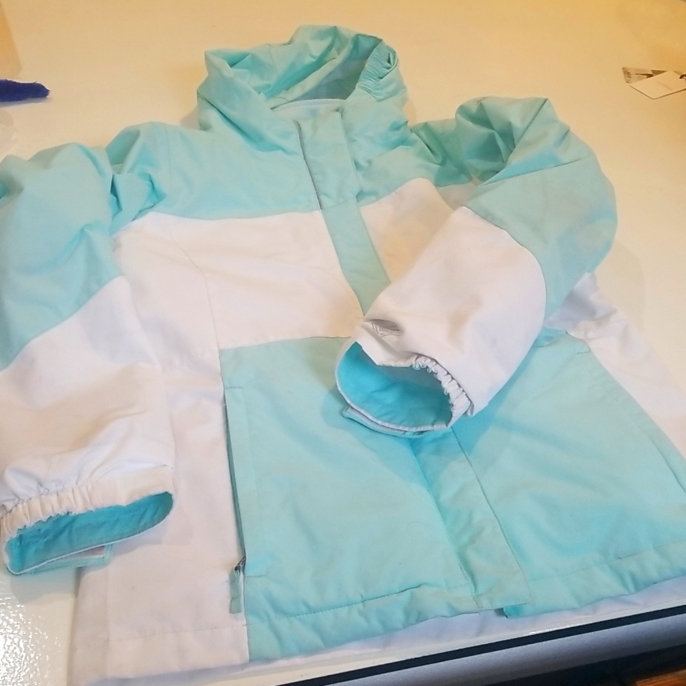 Girls Columbia ski jacket.  removable lining